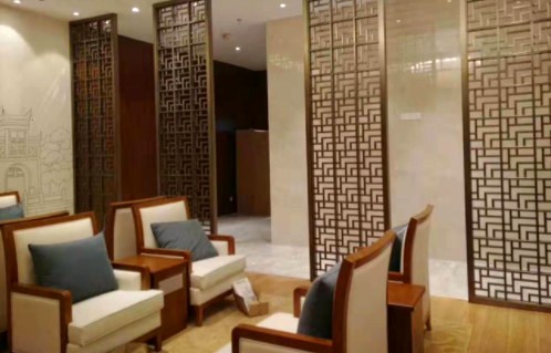 酒店不銹鋼屏風(fēng)安裝應(yīng)該注意什么?